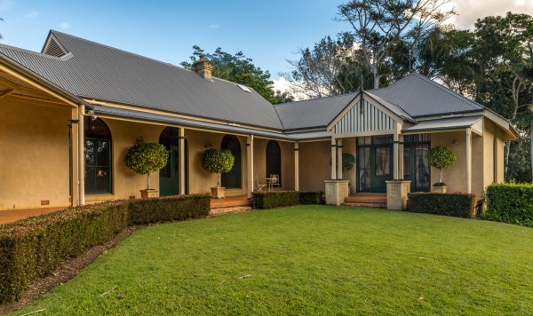 Victoria's At Ewingsdale