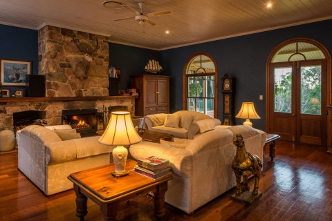 Victoria's At Ewingsdale