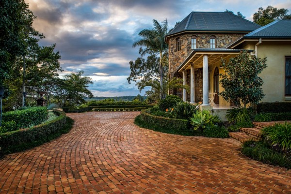 Victoria's At Ewingsdale