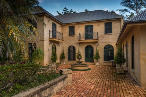 Victoria's At Ewingsdale