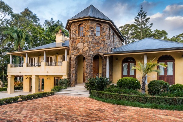Victoria's At Ewingsdale